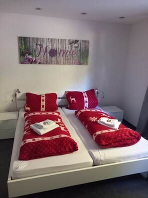 Deluxe Apartment, Terrace (Nr.8) | Down comforters, desk, iron/ironing board, rollaway beds