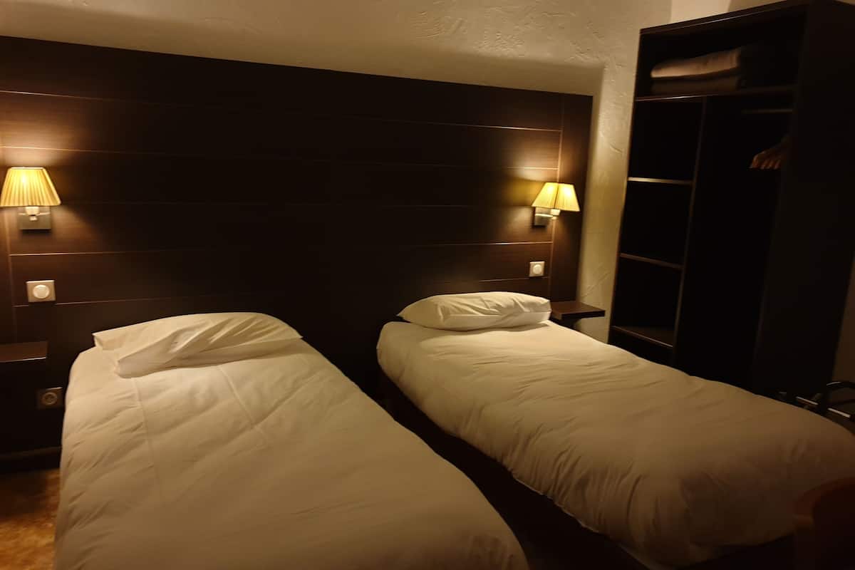 twin room, non smoking | premium bedding, free wifi, bed sheets