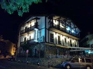 Exterior - Hostal La Maya (Cercedilla)