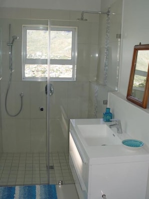 Luxury Studio, 1 Bedroom | Bathroom | Shower, rainfall showerhead, free toiletries, hair dryer