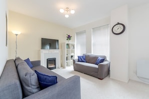 Apartment, 2 Bedrooms | Living room | Plasma TV