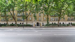 Luokittelematon kuva, 2 kautta 27, painike