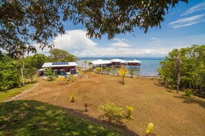 Property grounds - Aqui Hoy (Bastimentos)