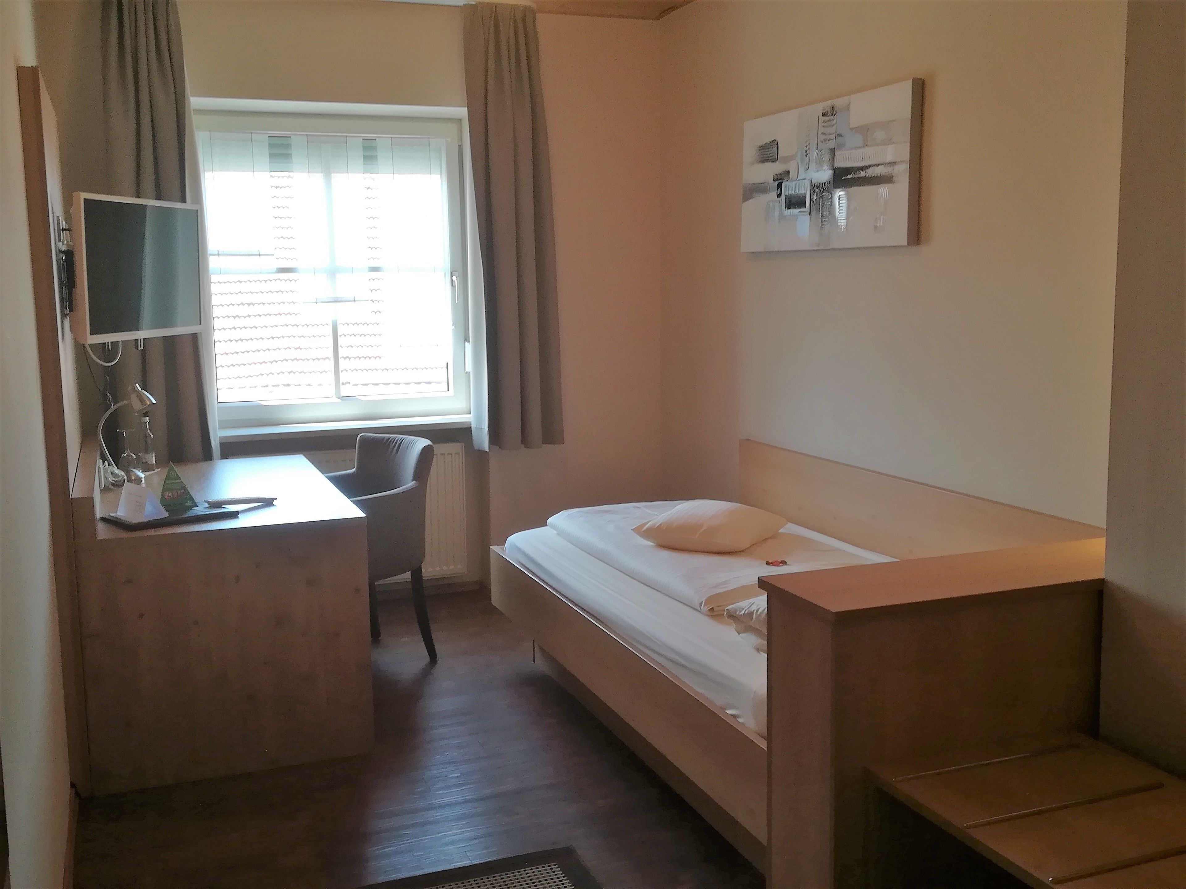 single room | blackout curtains, iron/ironing board, free wifi