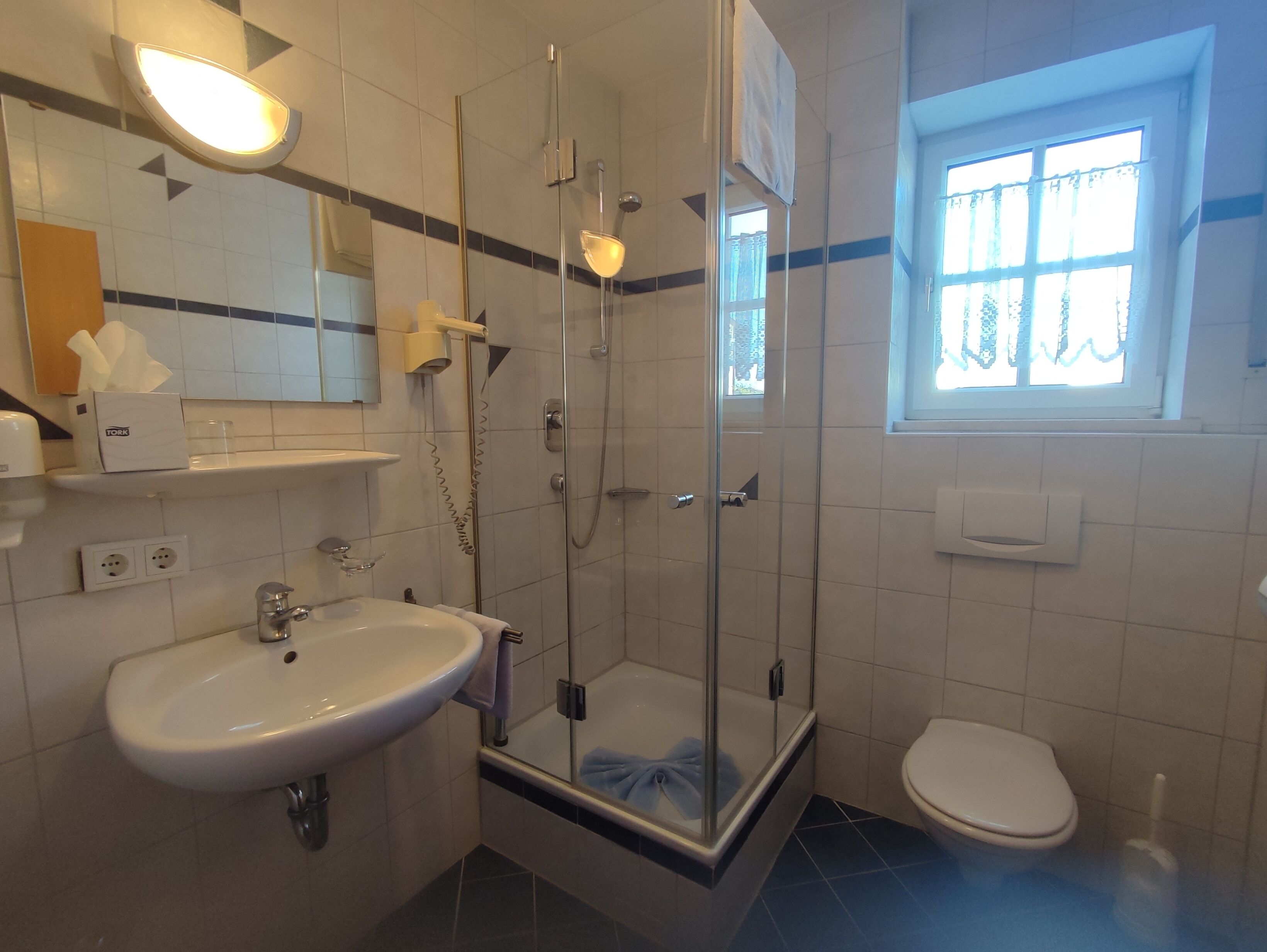 double room | bathroom | shower, free toiletries, hair dryer, towels