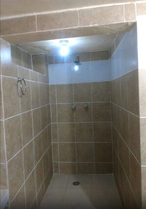 Bathroom shower - Posada Familiar Papantla (Papantla de Olarte)