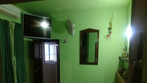 Deluxe Room, 1 King Bed | Egyptian cotton sheets, premium bedding, blackout curtains, free WiFi - Posada Familiar Papantla (Papantla de Olarte)