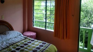 Double Room | Egyptian cotton sheets, premium bedding, blackout curtains, free WiFi - Posada Familiar Papantla (Papantla de Olarte)