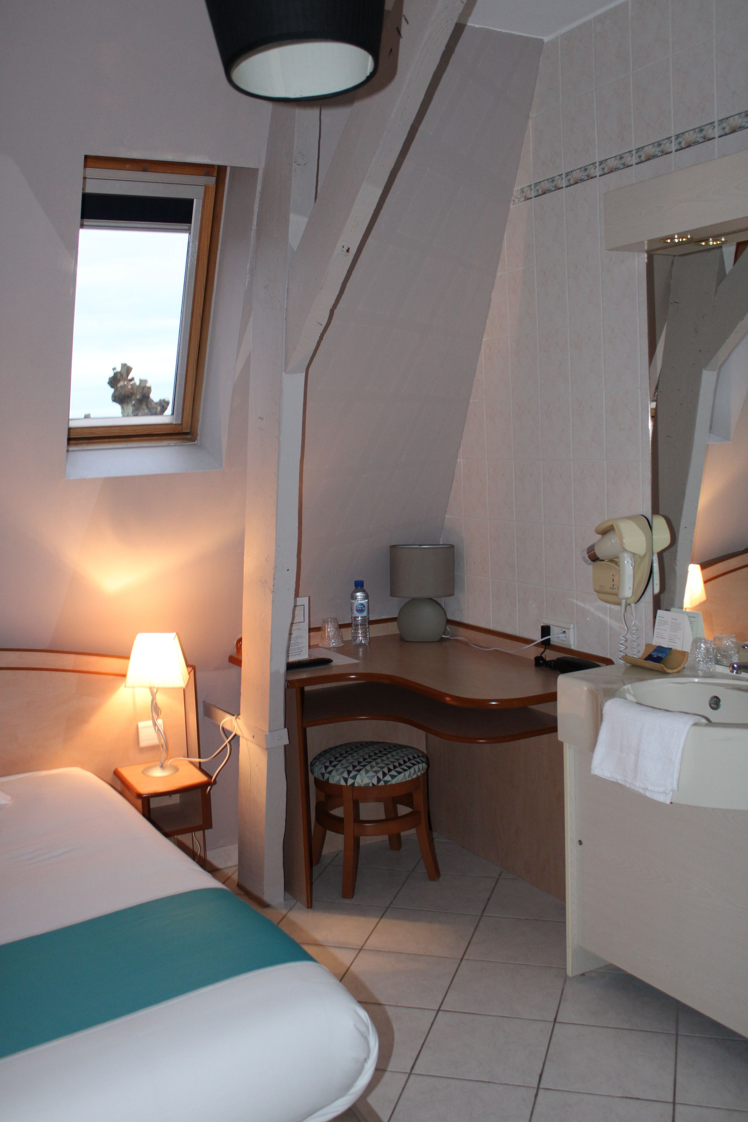 double room single use (budget) | desk, laptop workspace, blackout curtains, soundproofing