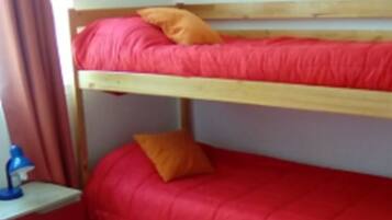 Apartment, 2 Bedrooms, 2 Bathrooms | 2 bedrooms, bed sheets