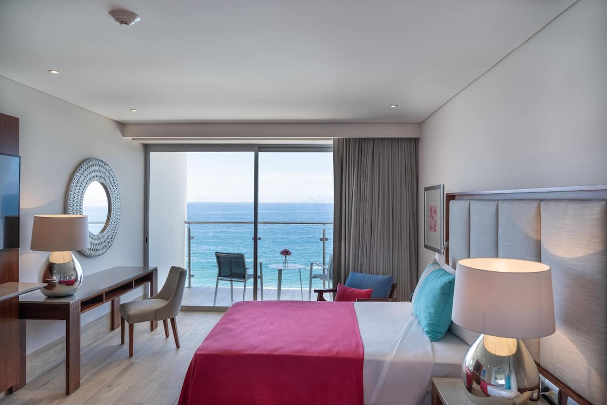 1 bedroom, premium bedding, minibar, in-room safe