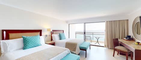 أغطية فراش متميزة وميني بار وخزنة داخل الغرفة وبديكورات فريدة لكل غرفة