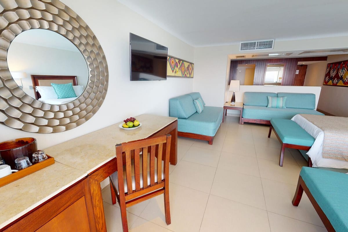 1 bedroom, premium bedding, minibar, in-room safe