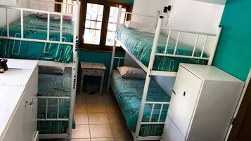 Dormitorio compartido clásico, dormitorio mixto, para no fumadores | Tabla de planchar con plancha y wifi gratis