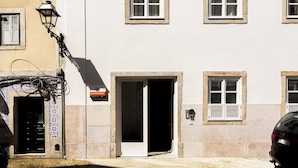 A building with multiple windows, a door, and a street lamp. -  LSA Benformoso by Numa (Lisbon)