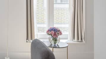 Estúdio | Cofres nos quartos, individualmente decorados