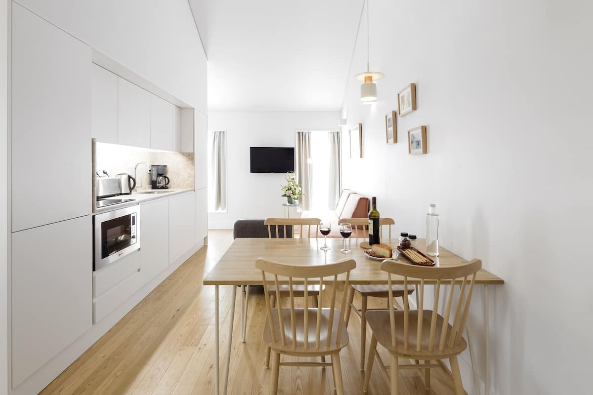 Lägenhet - 2 sovrum | Eget kök | Minikylskåp, mikrovågsugn, ugn och spishäll