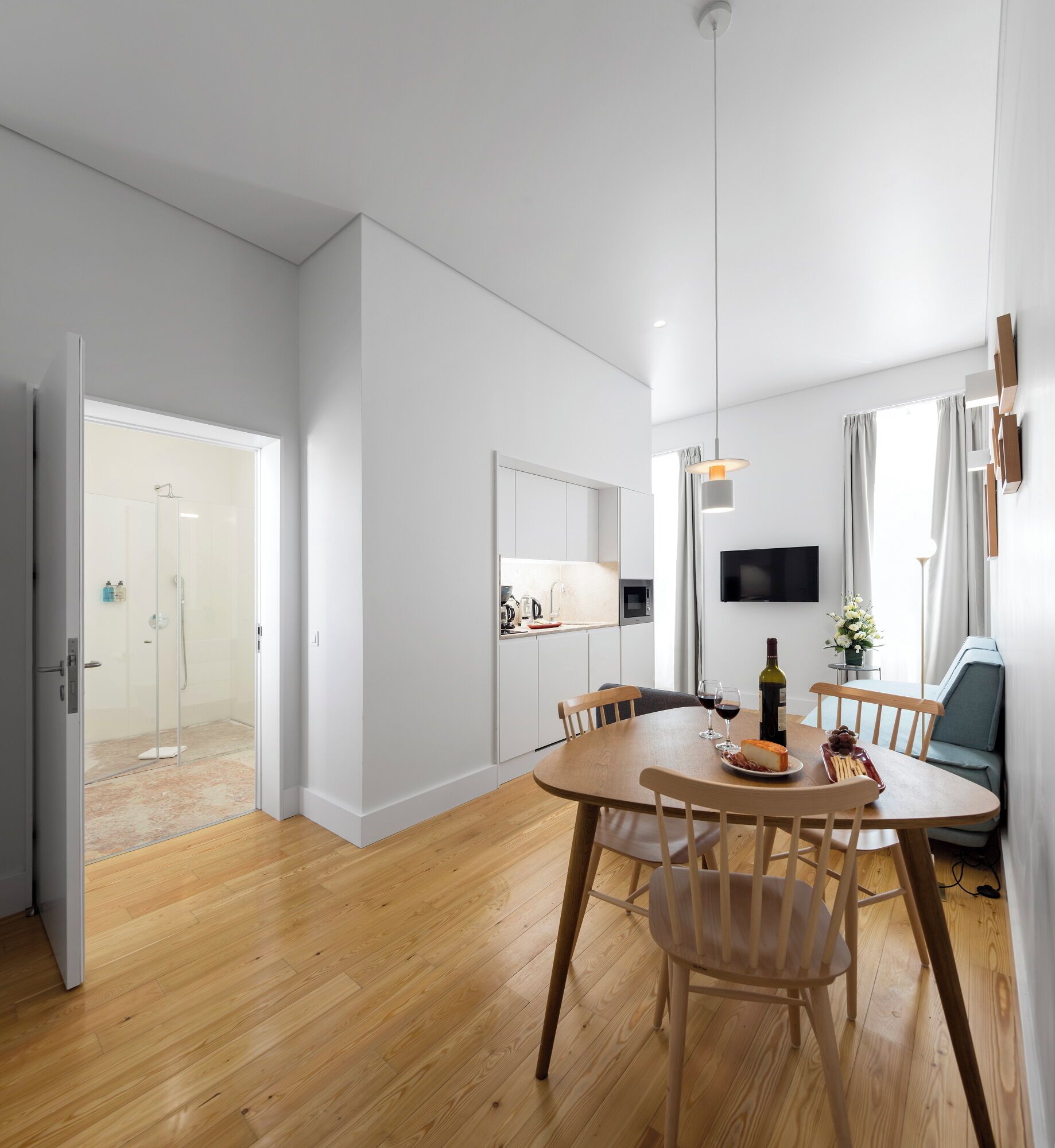 One Bedroom Apartment | In-room safe, laptop workspace, iron/ironing board
