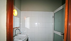 Bathroom - Lilin's Place (Macia)
