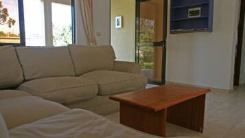 Apartment, 3 Bedrooms | Living room