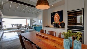 In-room dining - 3 Degrees North Penthouse (Cape Town)