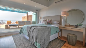 3 bedrooms, iron/ironing board, free WiFi, bed sheets - 3 Degrees North Penthouse (Cape Town)