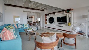 Living room - 3 Degrees North Penthouse (Cape Town)
