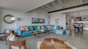 Living room - 3 Degrees North Penthouse (Cape Town)