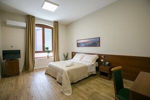 Quarto casal standard | Berços grátis, Wi-Fi de cortesia