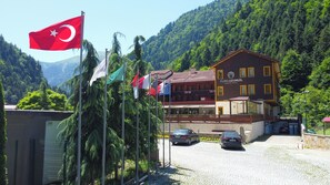 Exterior - Flora Uzungol Resort Hotel (Çaykara)