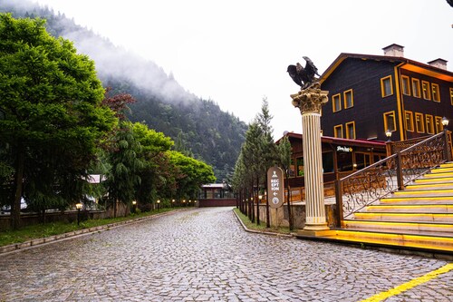 Flora Uzungol Resort Hotel