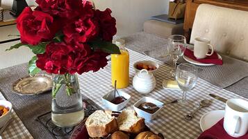 Free daily continental breakfast