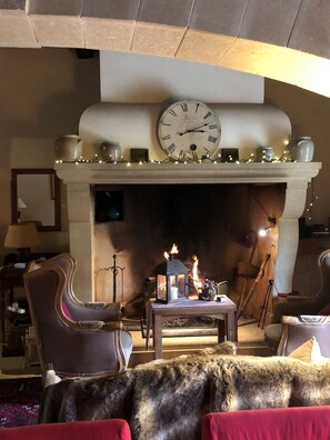 Flat-screen TV, DVD player - L'Orangerie (Valros)
