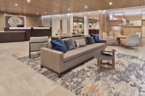 Lobby - Fairfield Inn & Suites by Marriott Birmingham Colonnade (Birmingham)