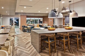 Free daily continental breakfast  - Fairfield Inn & Suites by Marriott Birmingham Colonnade (Birmingham)