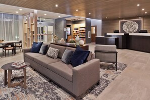 Lobby lounge - Fairfield Inn & Suites by Marriott Birmingham Colonnade (Birmingham)