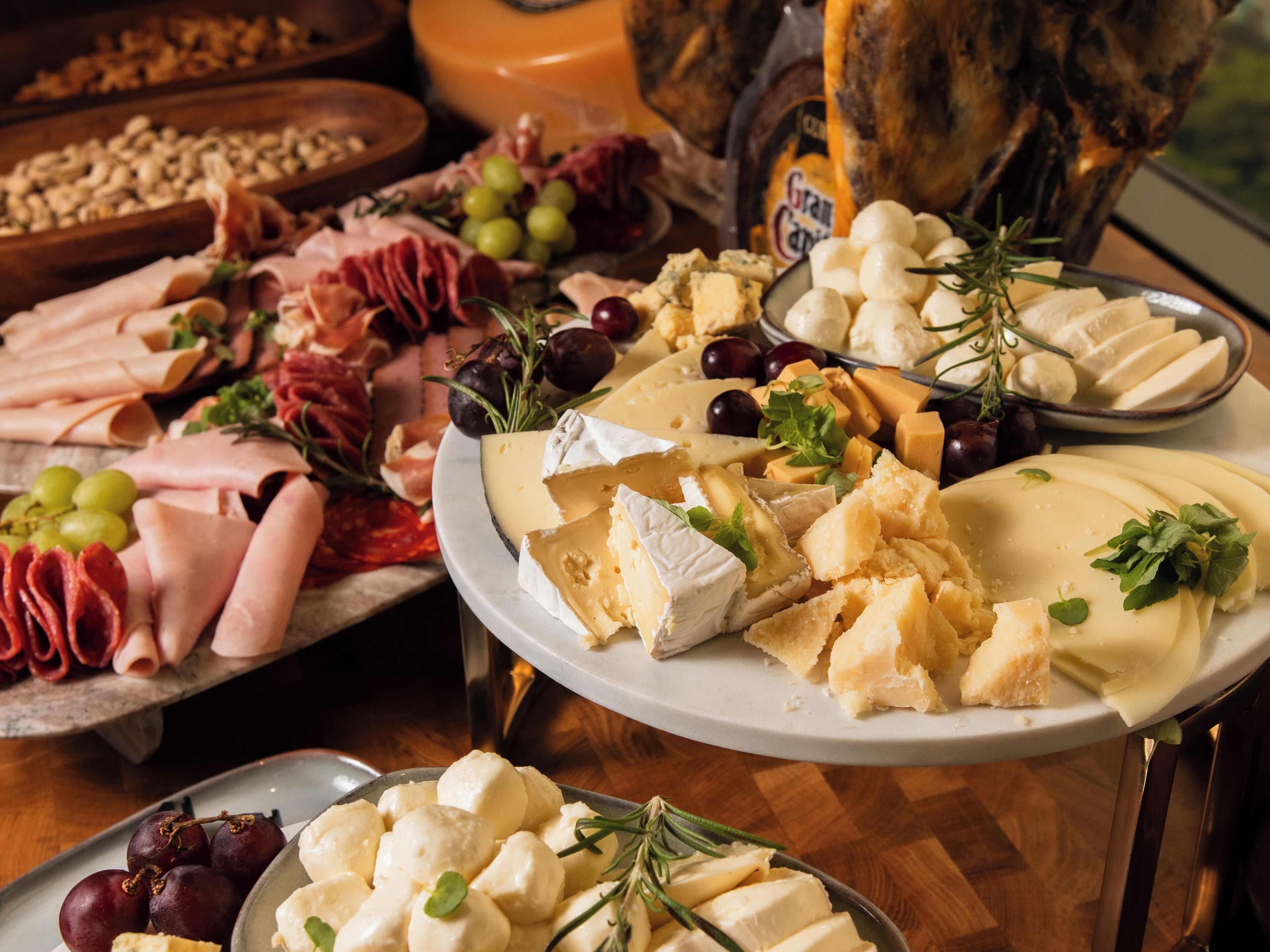 daily cooked-to-order breakfast (usd 30 per person)