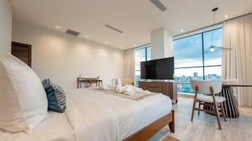 Junior Studio Suite, City View | View from room