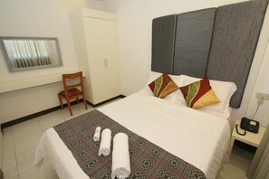 Skrivebord, strykejern/-brett og wi-fi (inkludert)