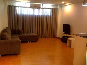 Escrivaninha, ferros/tábuas de passar roupa, Wi-Fi de cortesia