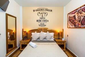 Premium bedding, in-room safe, desk, blackout curtains - Mala Vecindad Beer Hotel (Mexico City)