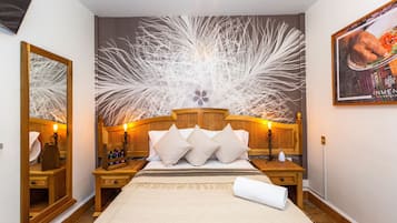 Premium bedding, in-room safe, desk, blackout drapes