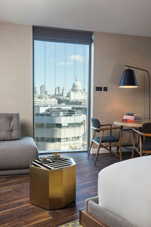 Artist Suite, 1 King Bed | 1 bedroom, hypo-allergenic bedding, down duvets, pillow-top beds
