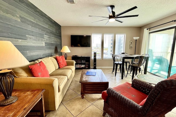 Condo, 2 Bedrooms | Living area