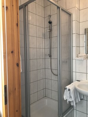Quadruple Room | Bathroom