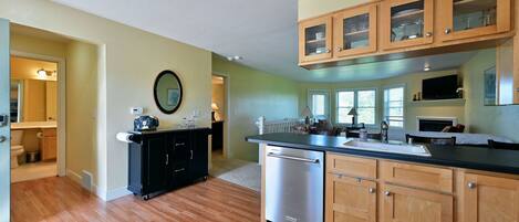Condo, 2 Bedrooms | Private kitchen | Fridge, oven, coffee/tea maker, toaster