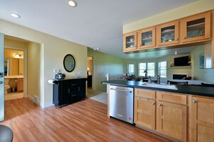 Condo, 2 Bedrooms | Private kitchen | Fridge, oven, coffee/tea maker, toaster