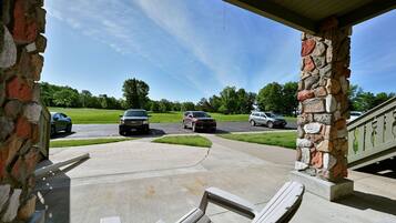 Condo, 2 Bedrooms | Property grounds