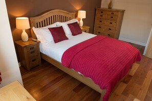 Penthouse, 3 Bedrooms | 3 bedrooms, desk, iron/ironing board, free WiFi - The Jewellery Suites - Ruby (Birmingham)