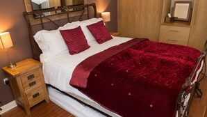 Leilighet, 3 soverom | 3 soverom, skrivebord, lydisolert og strykejern/-brett
